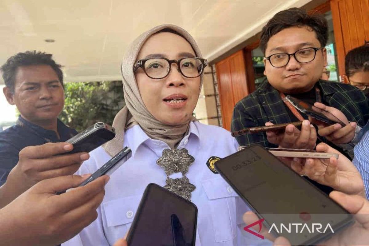 Menteri ESDM Bahlil minta jajaran percepatan RUU EBET