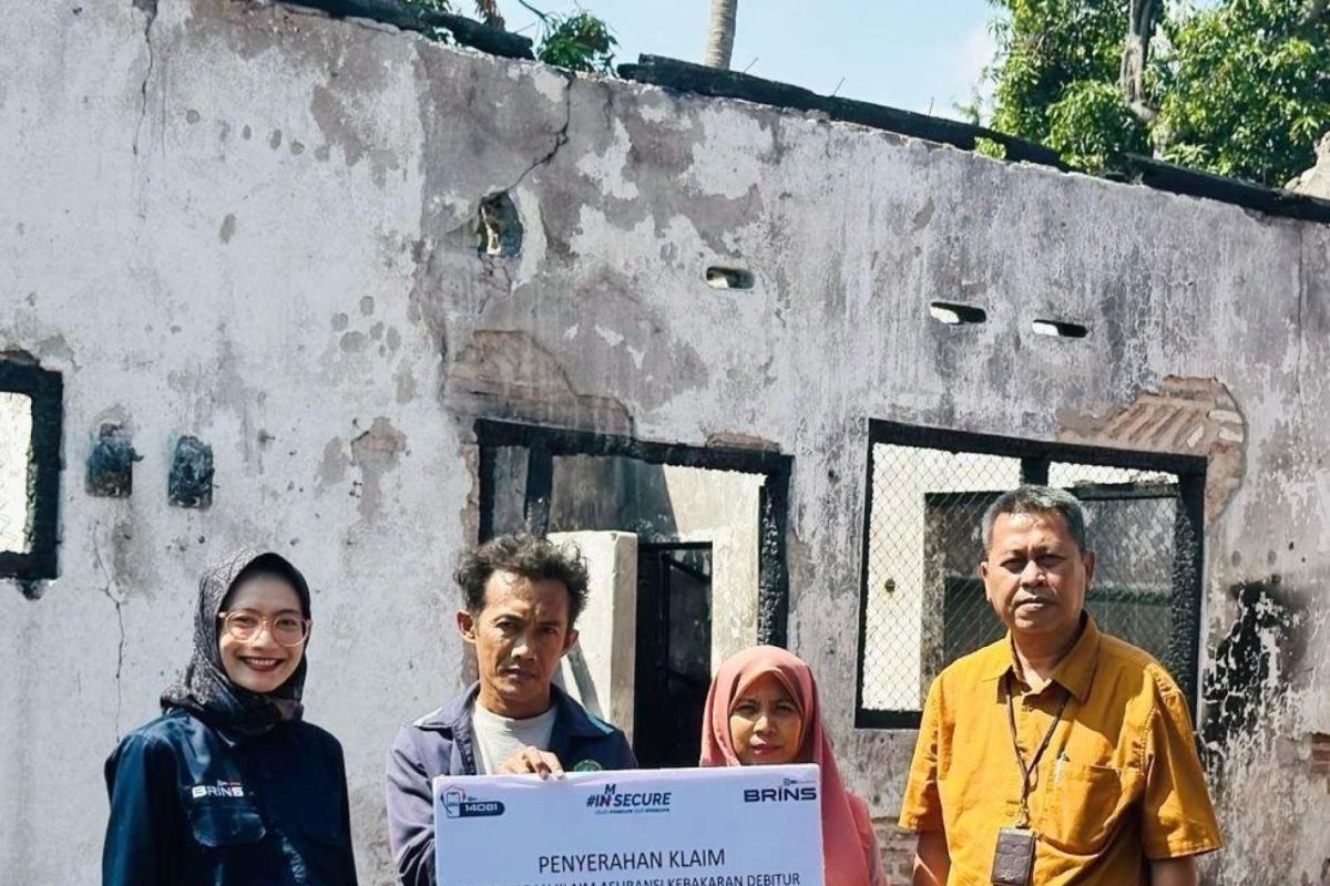 BRI Insurance bayarkan klaim Rp81,79 juta untuk kebarakaran di Jatim