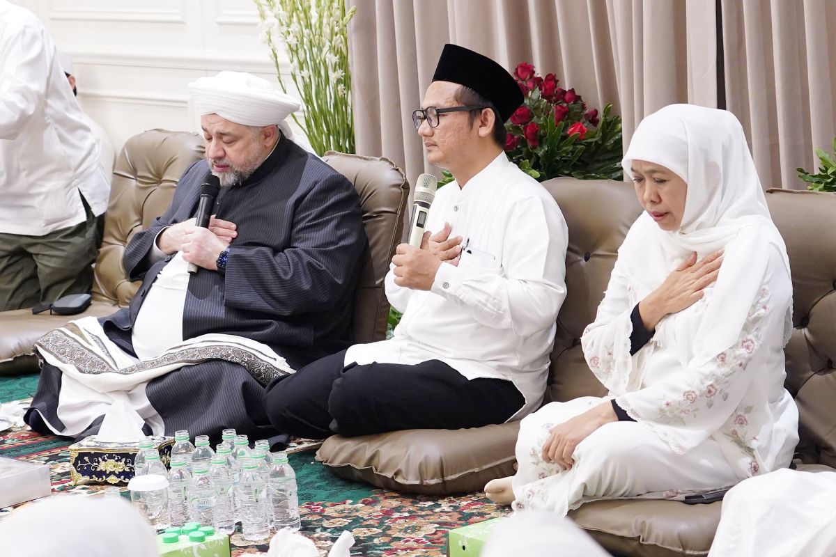 Khofifah adakan forum ijazah manaqib bersama Syekh Afeefuddin