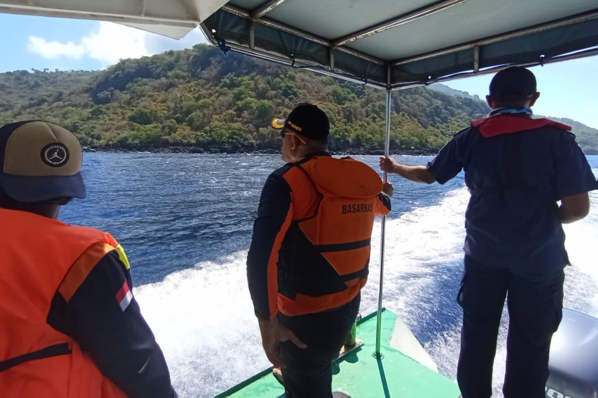 Tim SAR cari empat orang korban kapal tenggelam di Alor NTT