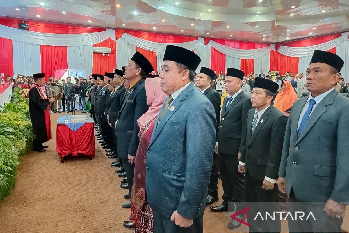 35 anggota DPRD Kota Bengkulu terpilih dilantik