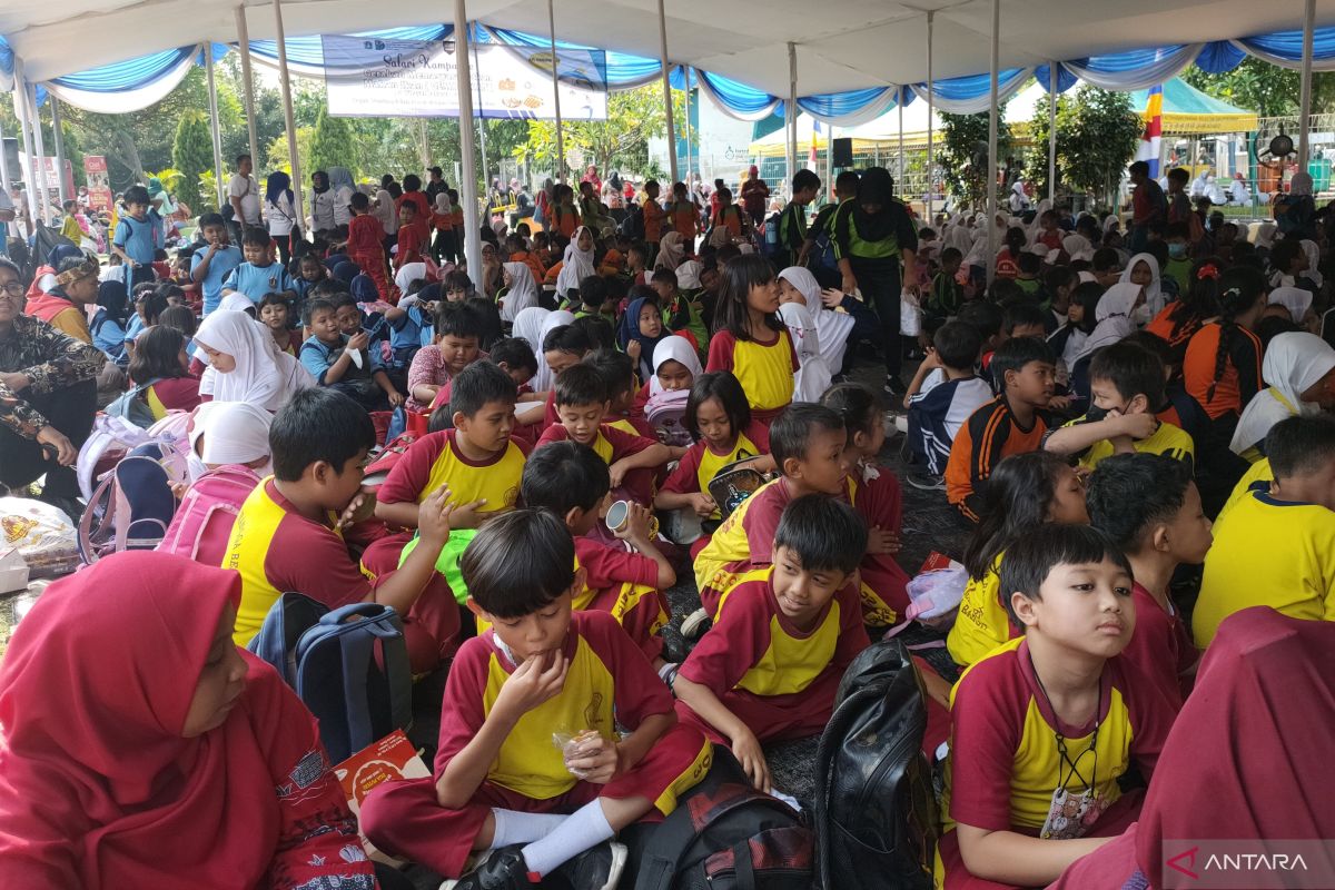 Jakbar siapkan 1.500 paket olahan ikan siswa di empat madrasah