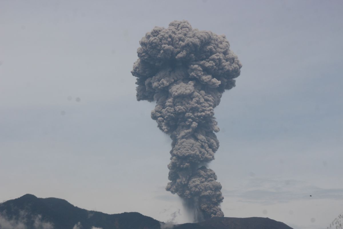 Gunung Marapi Sumbar kembali erupsi