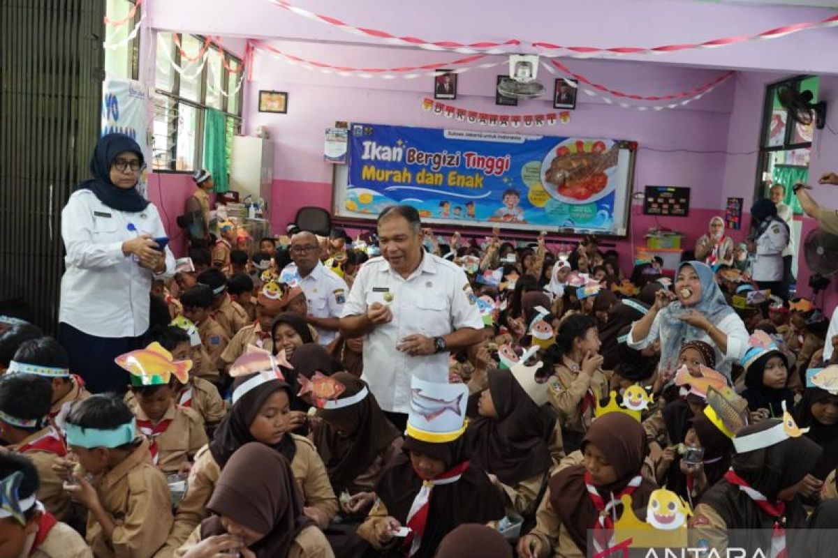 Jakpus kampanyekan gerakan makan ikan di SDN Johar Baru 10 Pagi