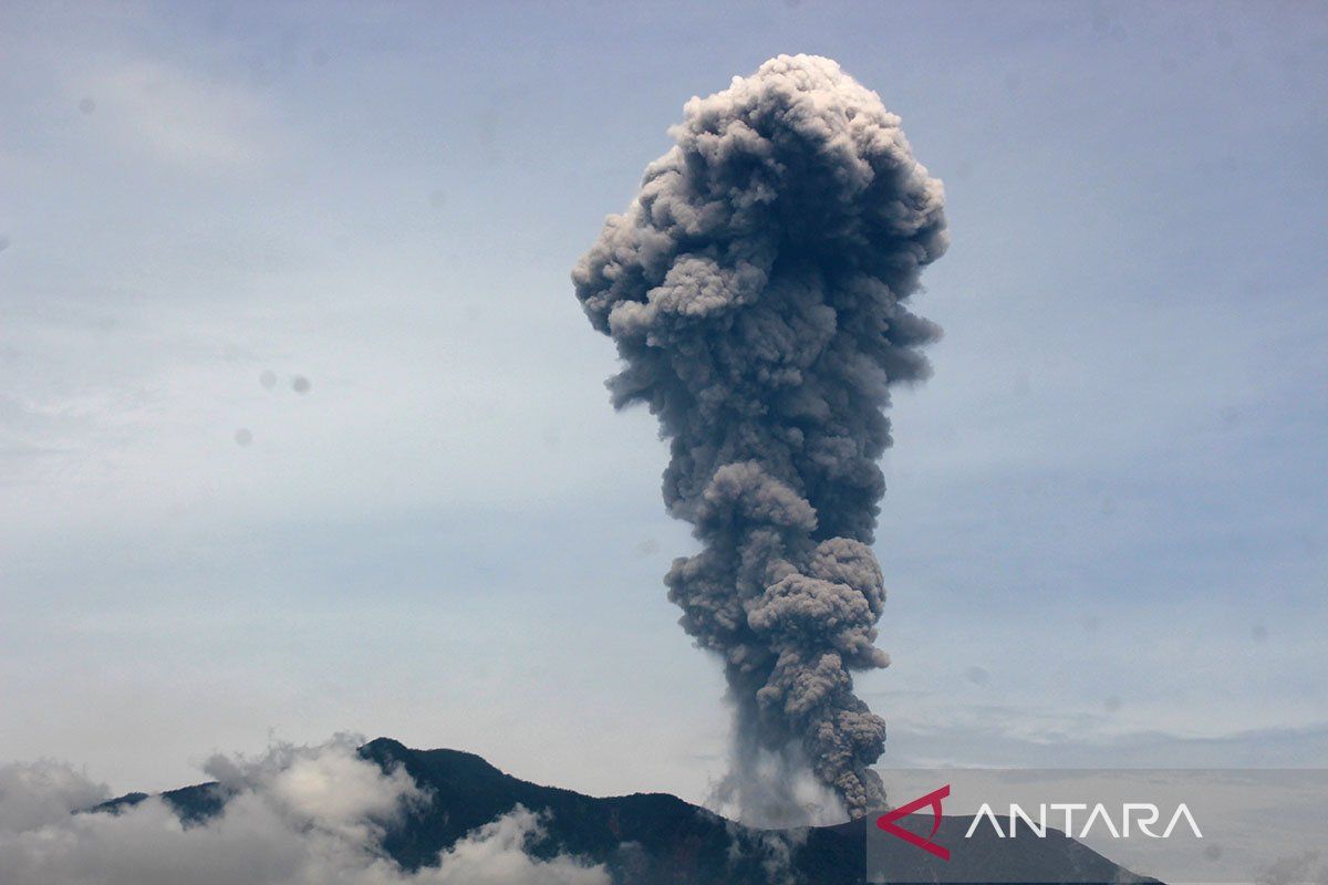 Gunung Marapi Sumbar kembali erupsi