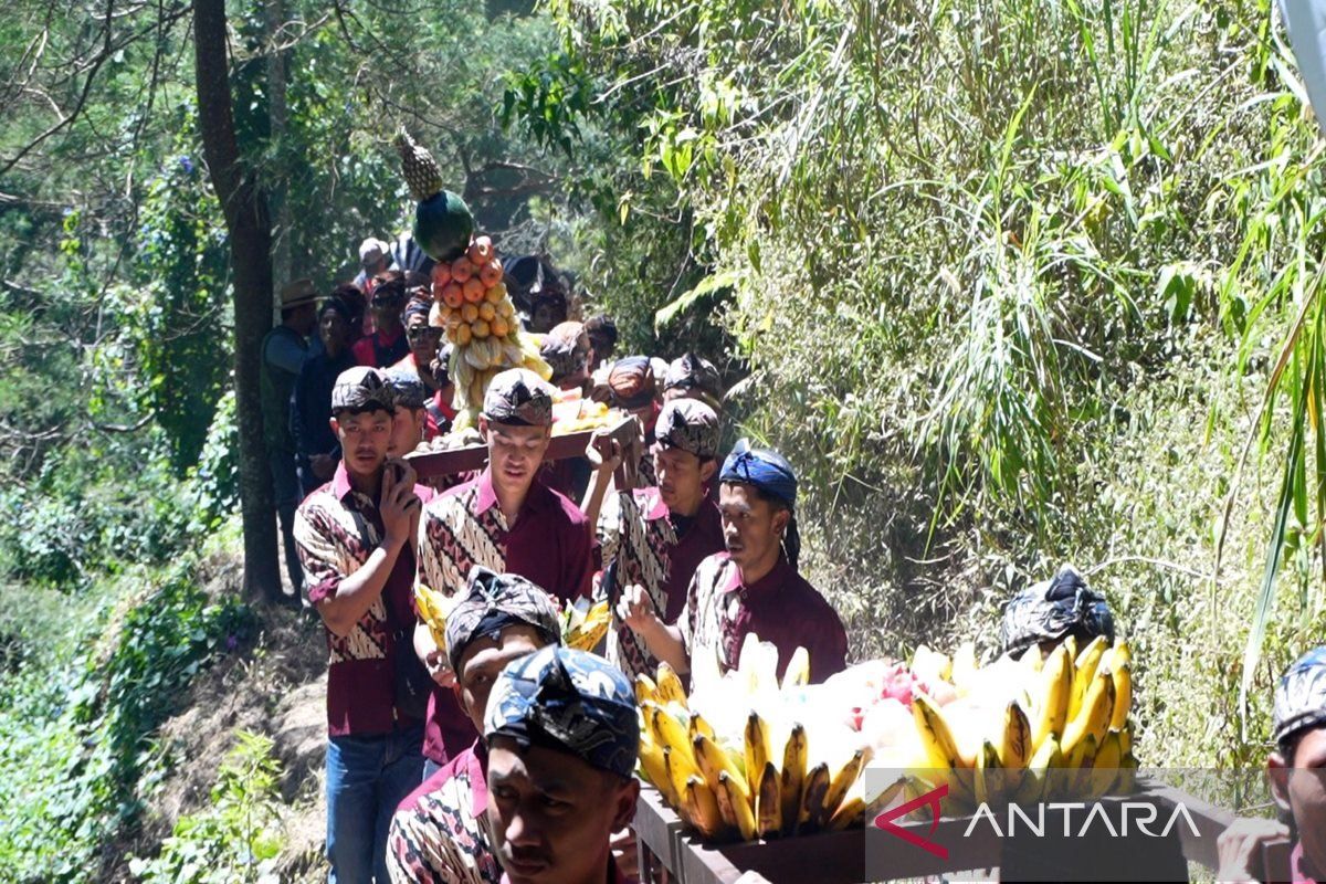 Warga lakukan ritual lestarikan sumber air Tuk Babon di Boyolali