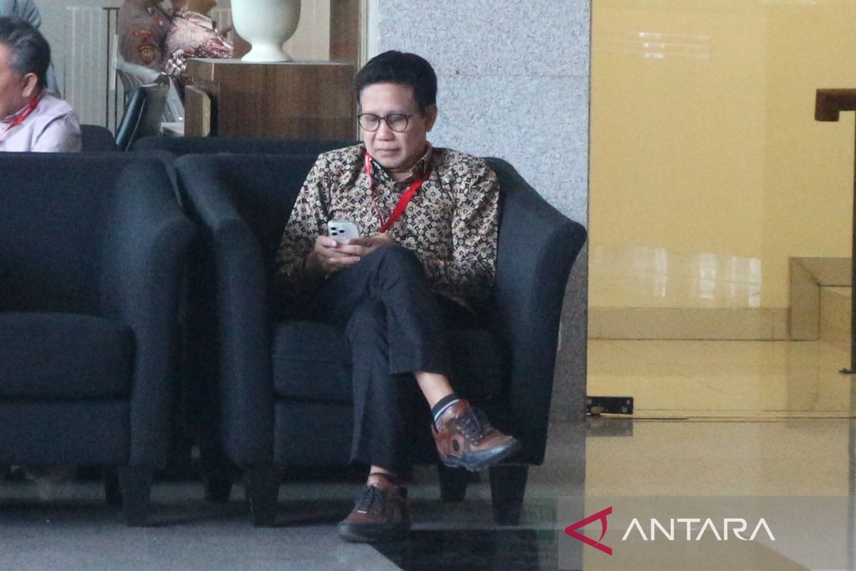 KPK periksa Mendes Abdul Halim Iskandar terkait kasus ini