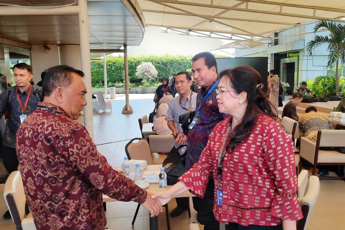 Bupati Jembrana jelaskan sistem pengolahan sampah di KPK