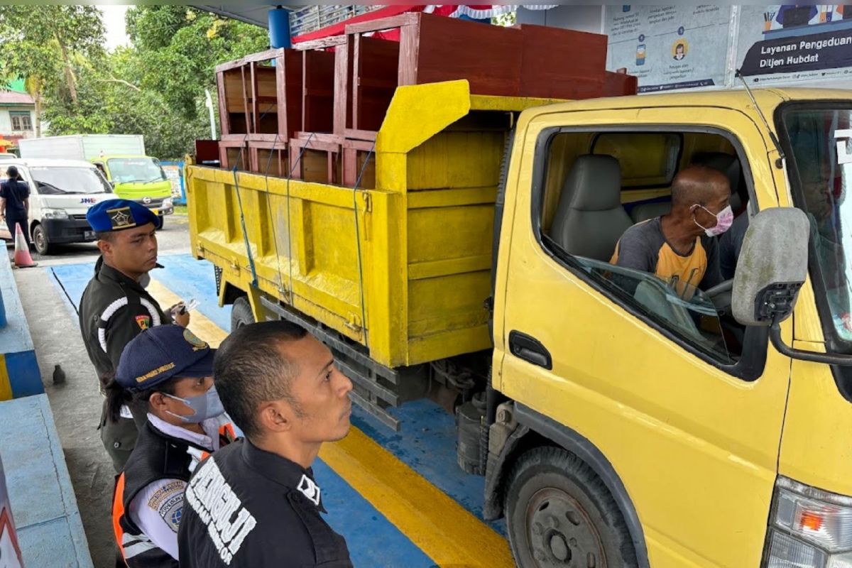 BPTD Maluku tindak 124 pengendara angkutan barang di UPPKB Ambon