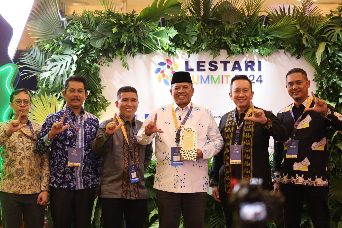 Bupati Siak terima penghargaan pembangunan berkelanjutan di Lestari Awards 2024