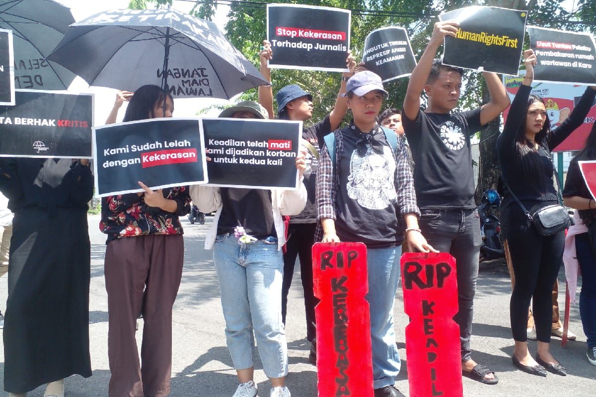 Puluhan massa gelar aksi di depan Pomdam I Bukit Barisan di Medan, berikut tuntutannya