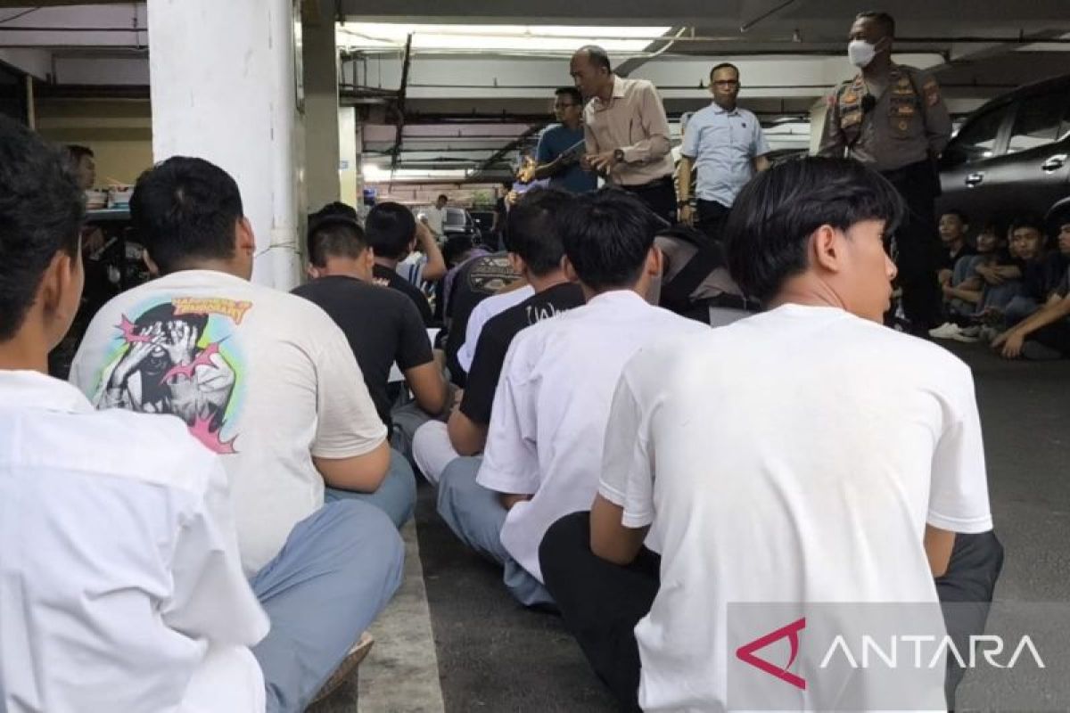 Polisi tangkap 159 siswa sekolah yang akan ikut demo di gedung DPR 