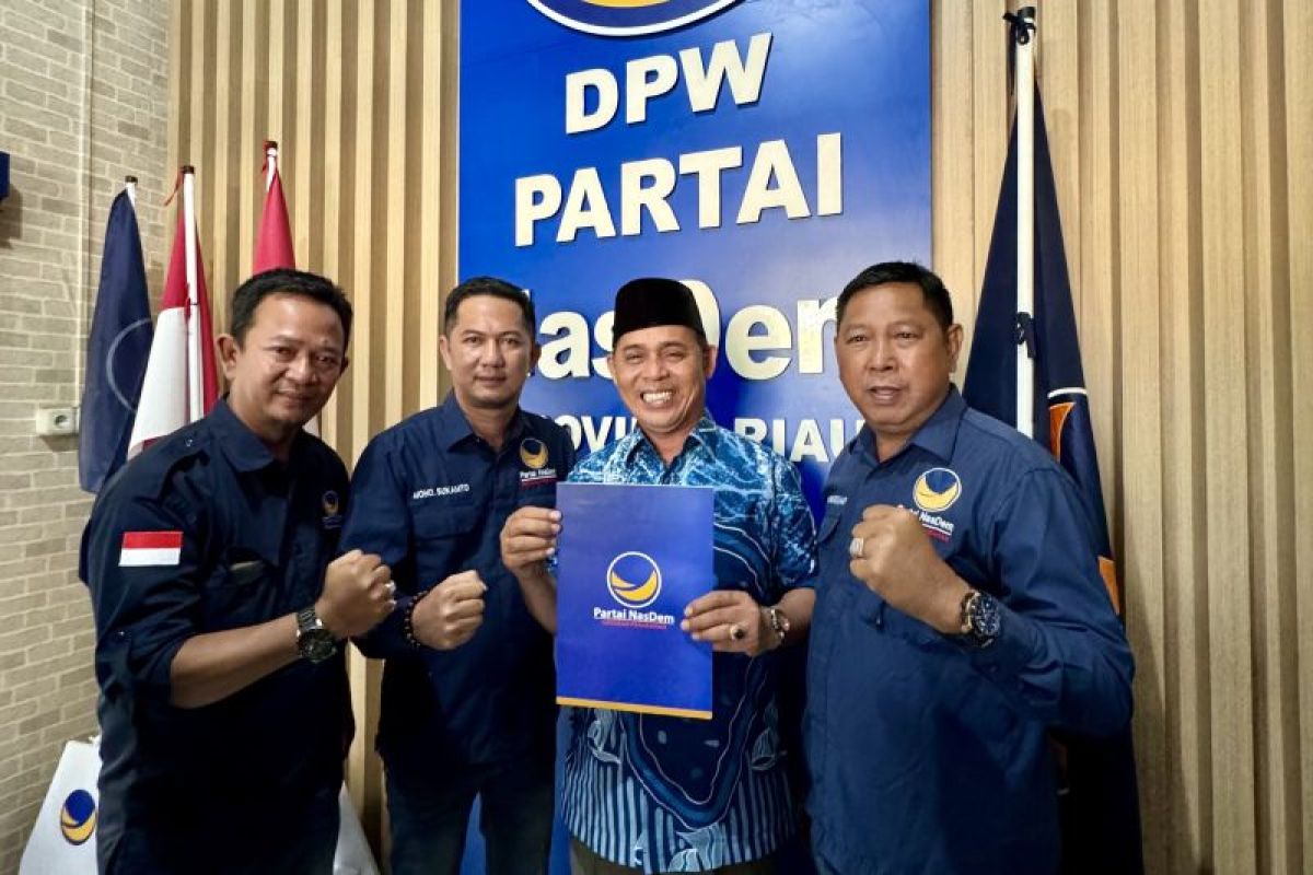 NasDem serahkan SK Dukungan, Herman resmi maju sebagai Cabup Inhil