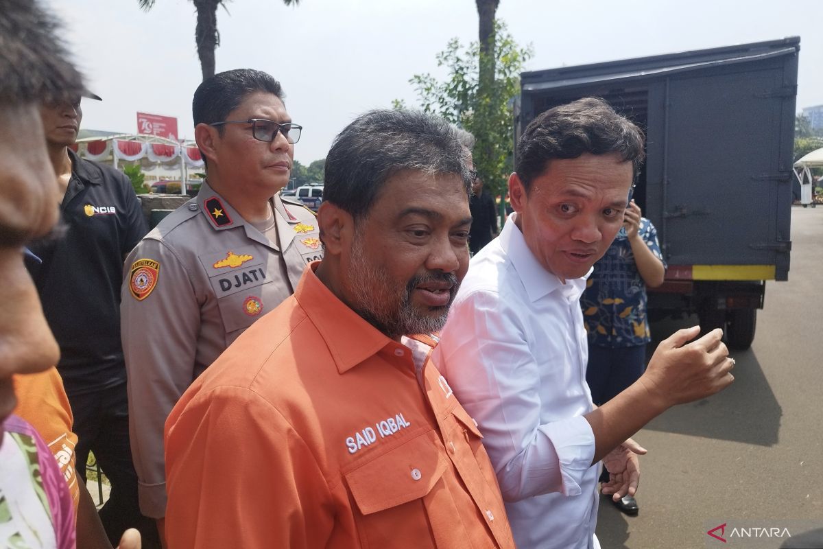 Tiga anggota DPR dijemput Said Iqbal untuk dialog dengan massa protes RUU Pilkada