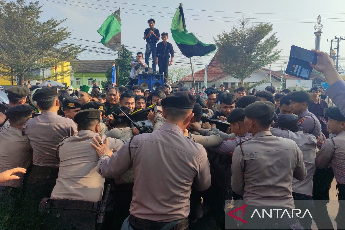 Ratusan mahasiswa Bengkulu berunjuk rasa sampaikan aspirasi terkait MK