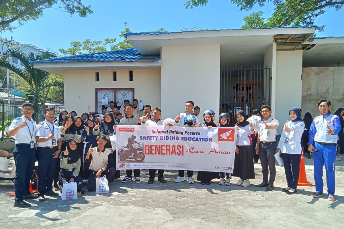 Honda jadikan pelajar SMA Madani  agent generasi #Cari_aman