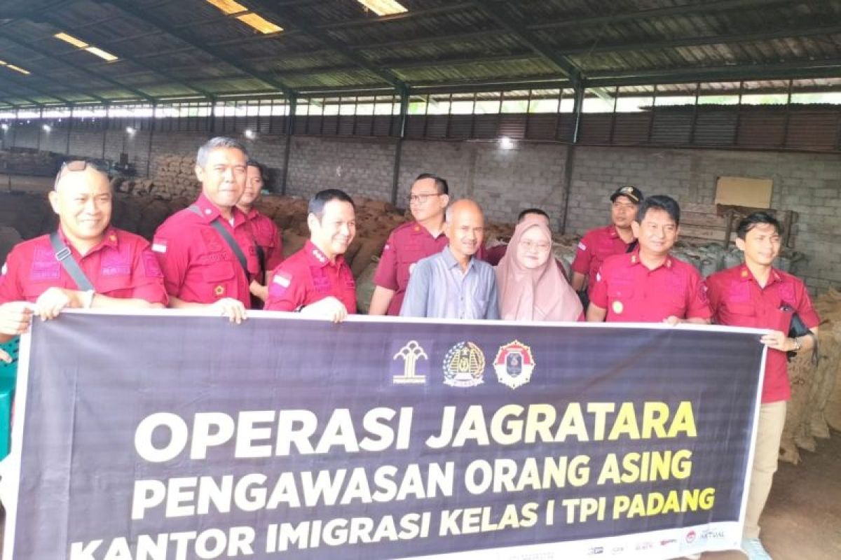 Imigrasi Padang gelar operasi pemeriksaan tenaga kerja asing di Sumbar