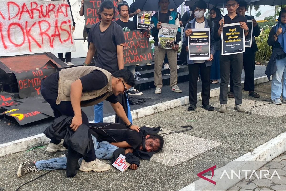 Mahasiswa di Pekanbaru tolak pengesahan RUU Pilkada