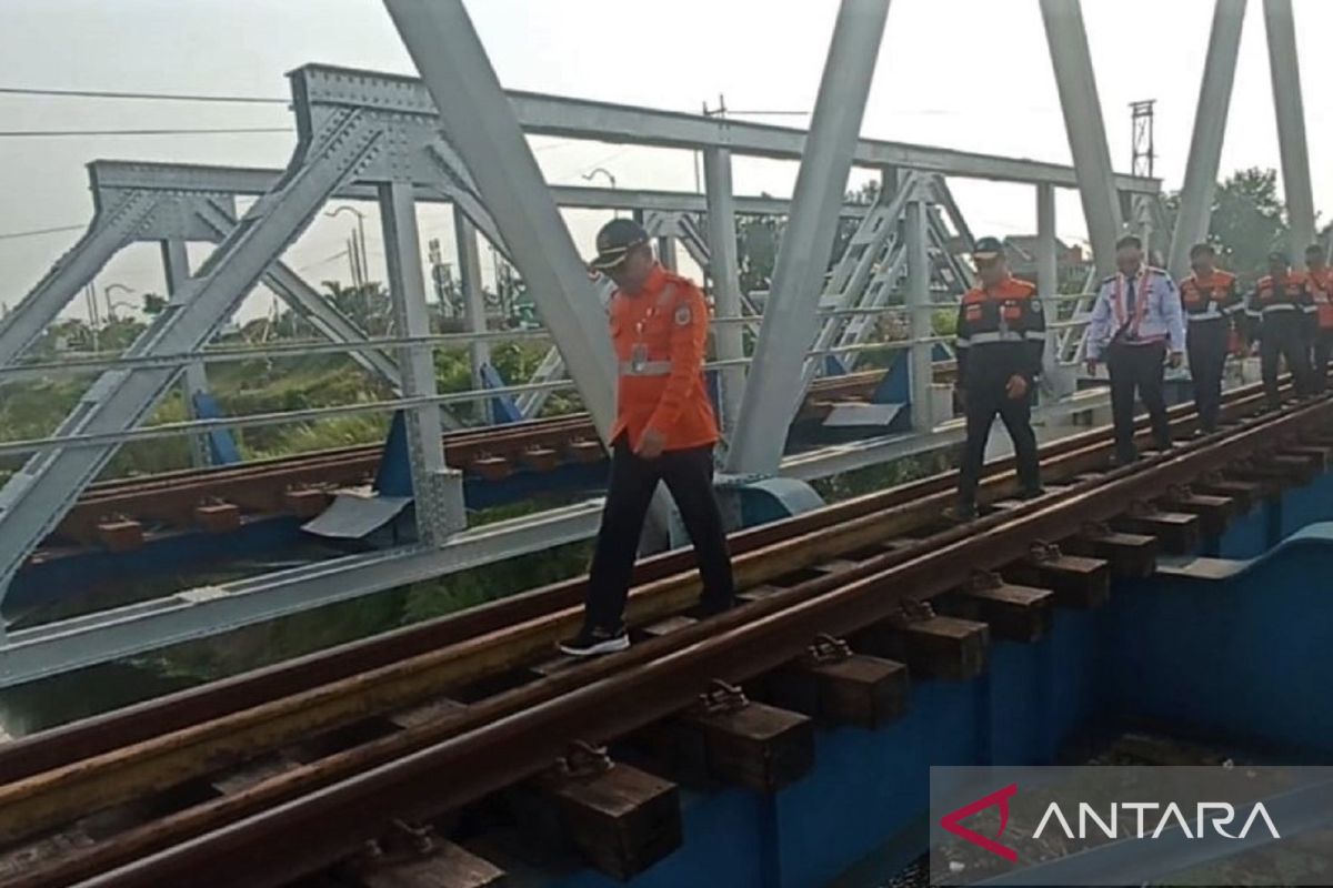 KAI Daop 7 Madiun lakukan pemeriksaan jalur KA Madiun-Walikukun