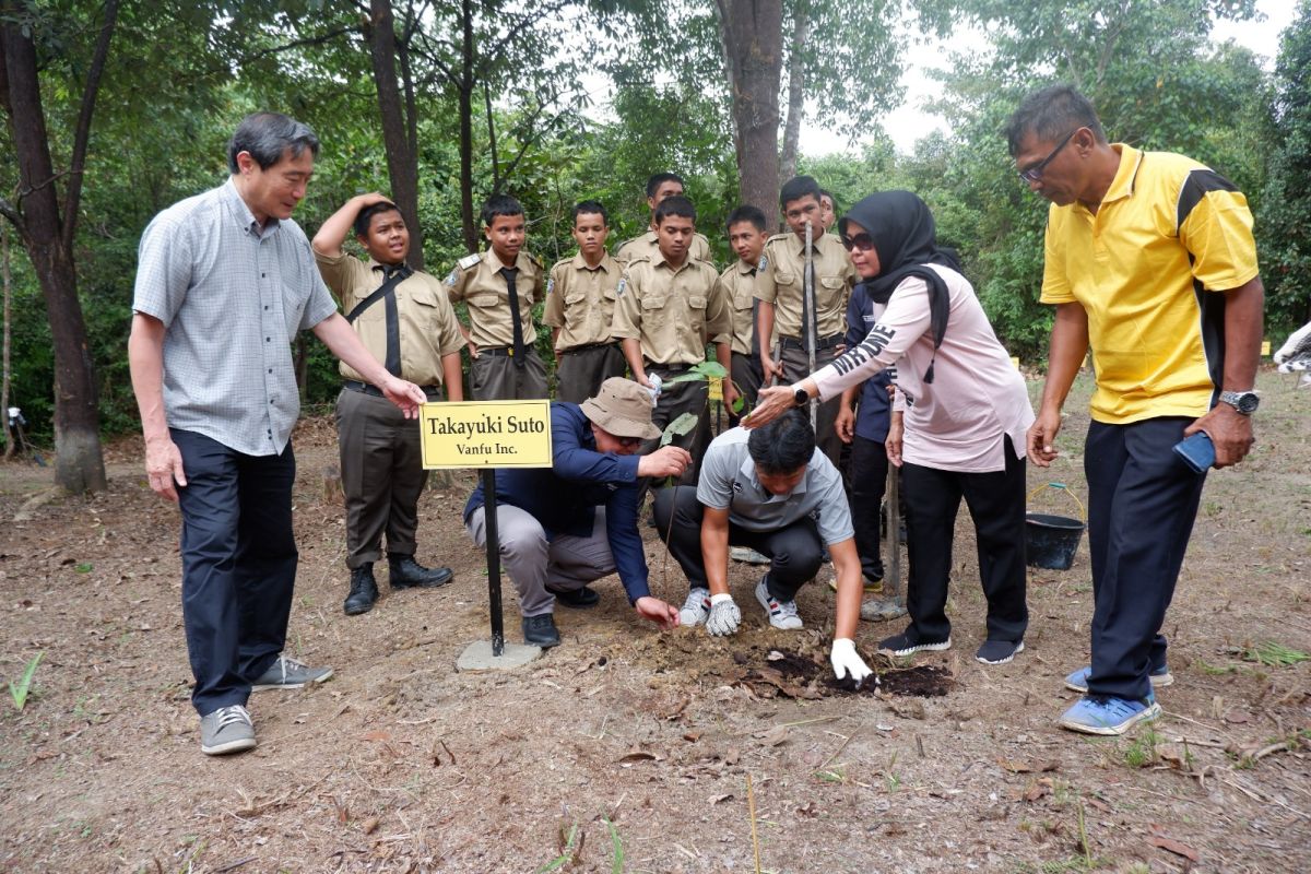 Belantara Foundation ajak mitra Jepang tanam pohon di Tahura Sultan Syarif Hasyim