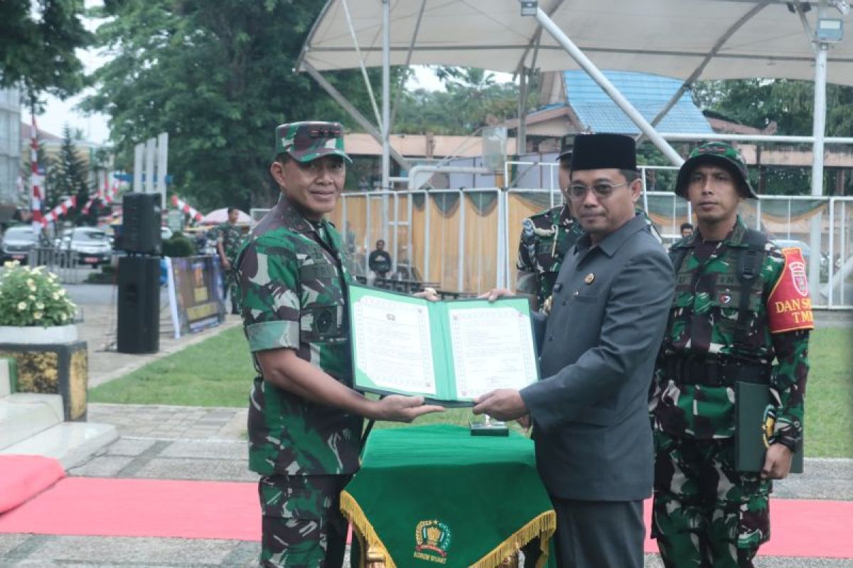 Pangdam VI/Mulawarman serahkan hasil TMMD ke-121 kepada Pj Bupati HSS