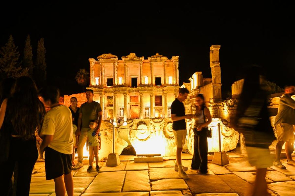 Proyek Night Museum sulap situs kuno di Turki dengan lampu cantik