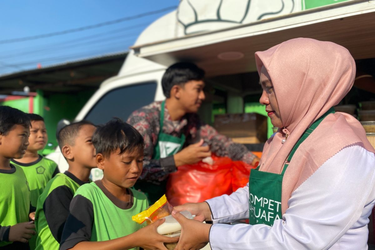 Dompet Dhuafa Lampung berbagi ratusan paket sarapan sehat