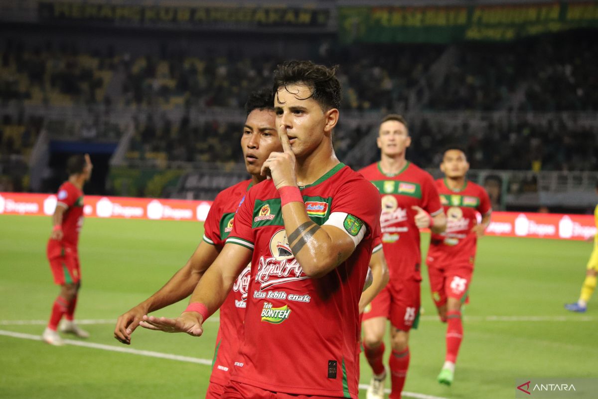 Babak pertama, gol dari titik putih Bruno selamatkan Persebaya saat lawan Barito