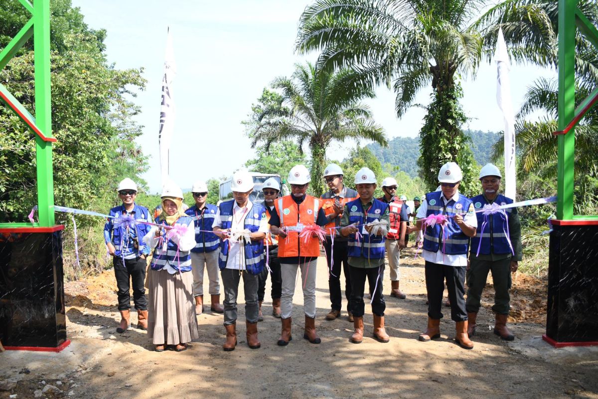 Resmikan taman reklamasi Padayo, Kadis ESDM : IUP PT Semen Padang paling disiplin