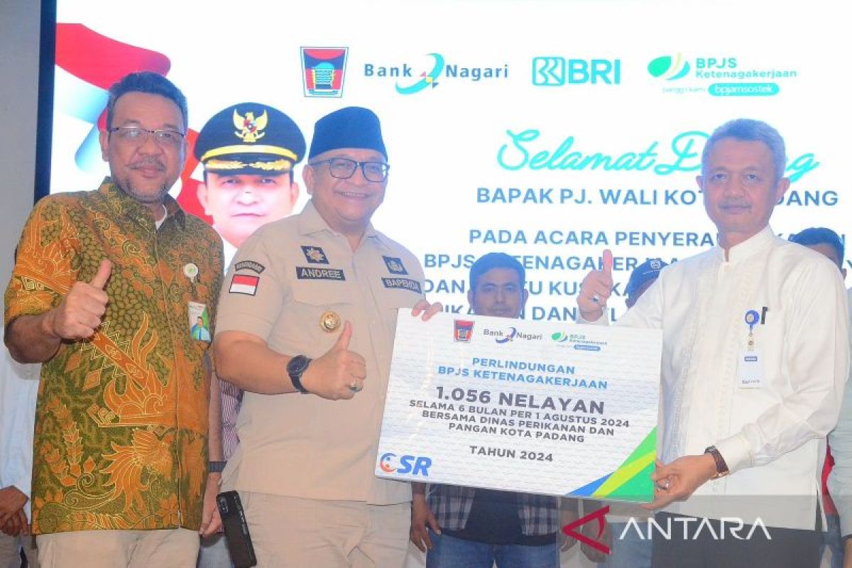 Pemkot Padang serahkan kartu BPJS Ketenagakerjaan bagi 1.056 nelayan