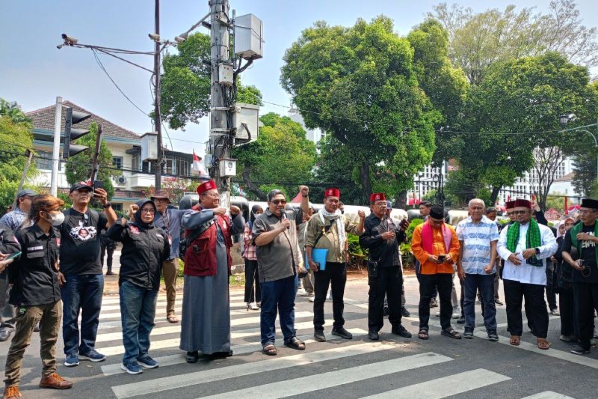 Massa ingatkan KPU tetap teguh terhadap putusan MK