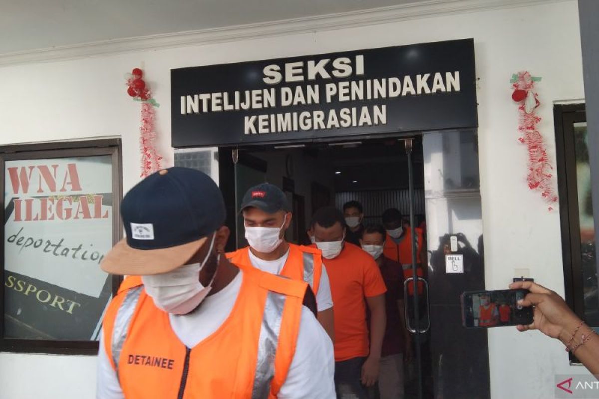 Kantor Imigrasi Denpasar tangkap WNA Ukraina jadi kasir dengan izin investor