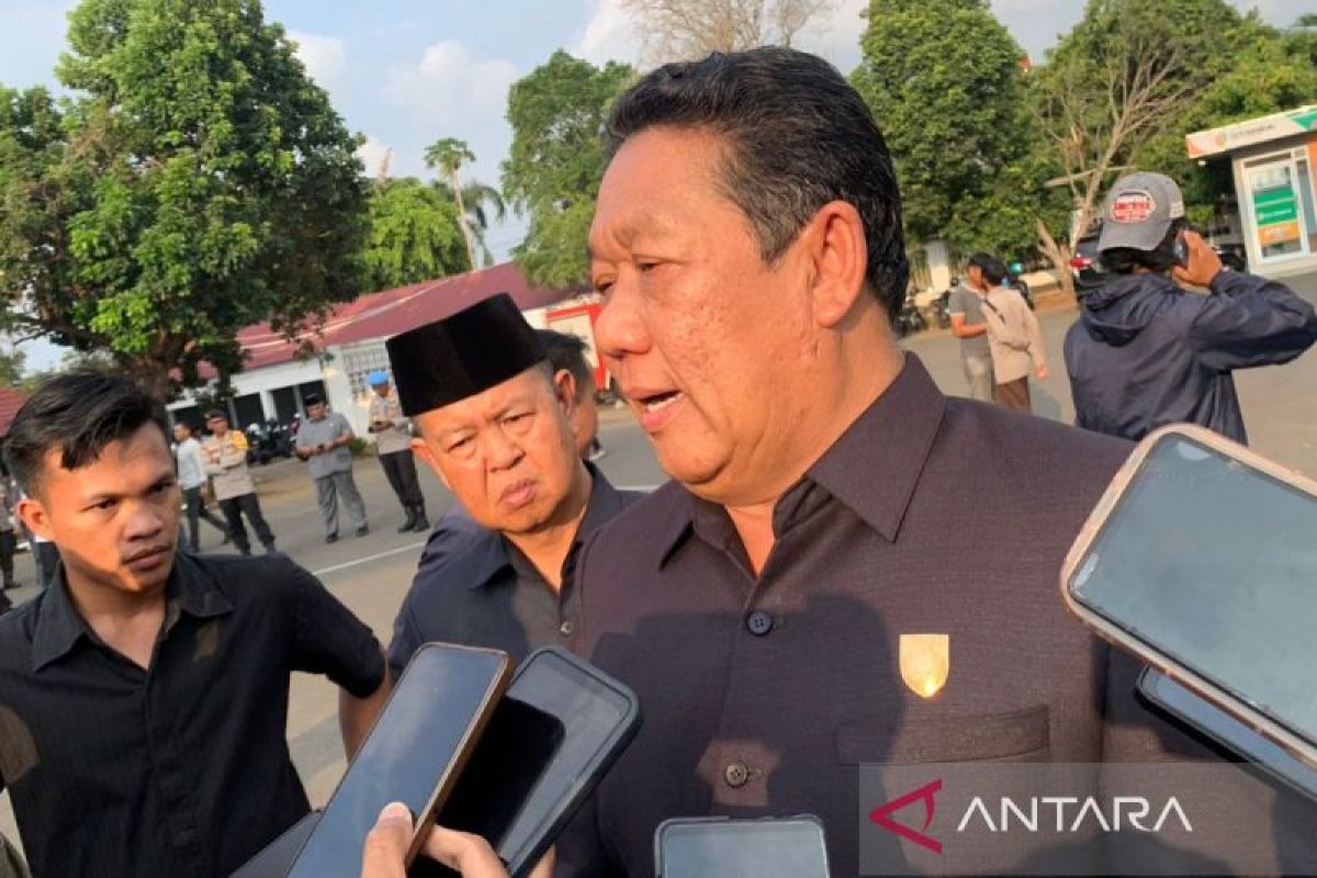 Honorer ini  dipecat karena aksi anarkis ke mahasiswa