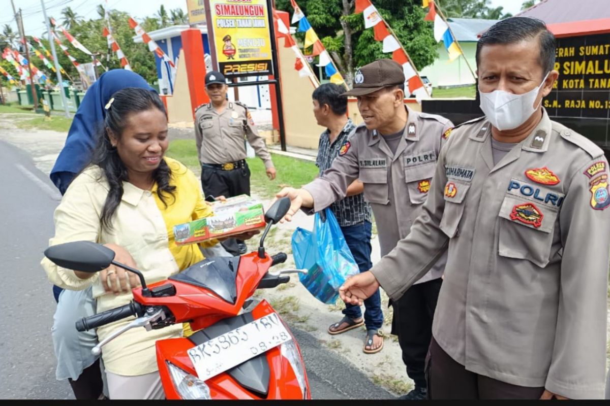 Jumat berkah, ini yang dilakukan Polsek Tanah Jawa