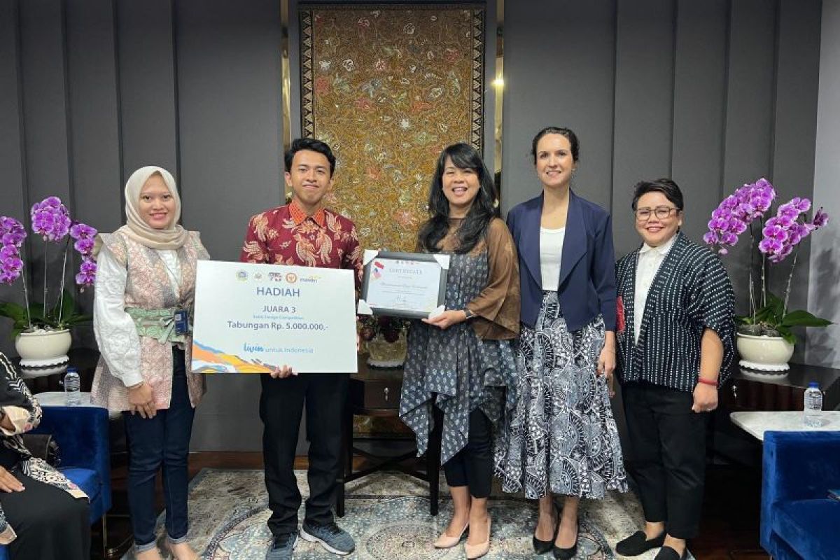 Mahasiswa Universitas Jember sabet juara 3 desain batik Kemenlu