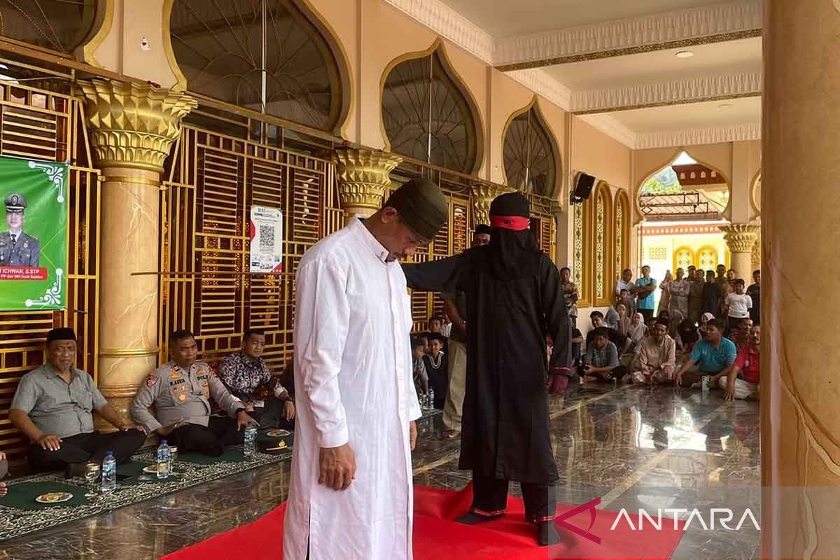 Kejari Aceh Selatan eksekusi sembilan cambuk terpidana