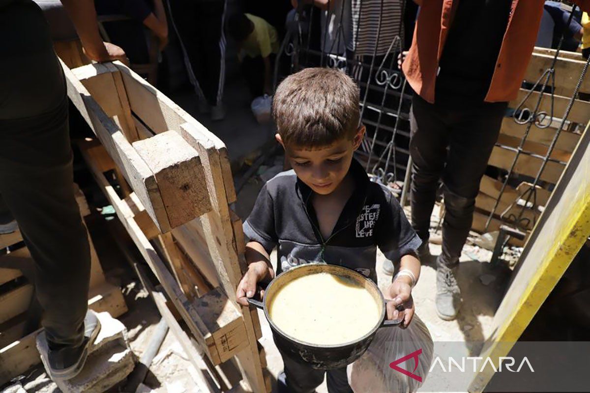 Warga Gaza antre panjang untuk dapatkan bantuan makanan yang terbatas