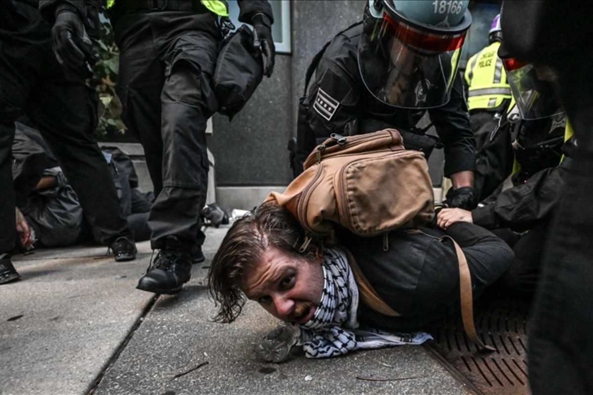 74 demonstran ditangkap di Konvensi Nasional Partai Demokrat, Chicago