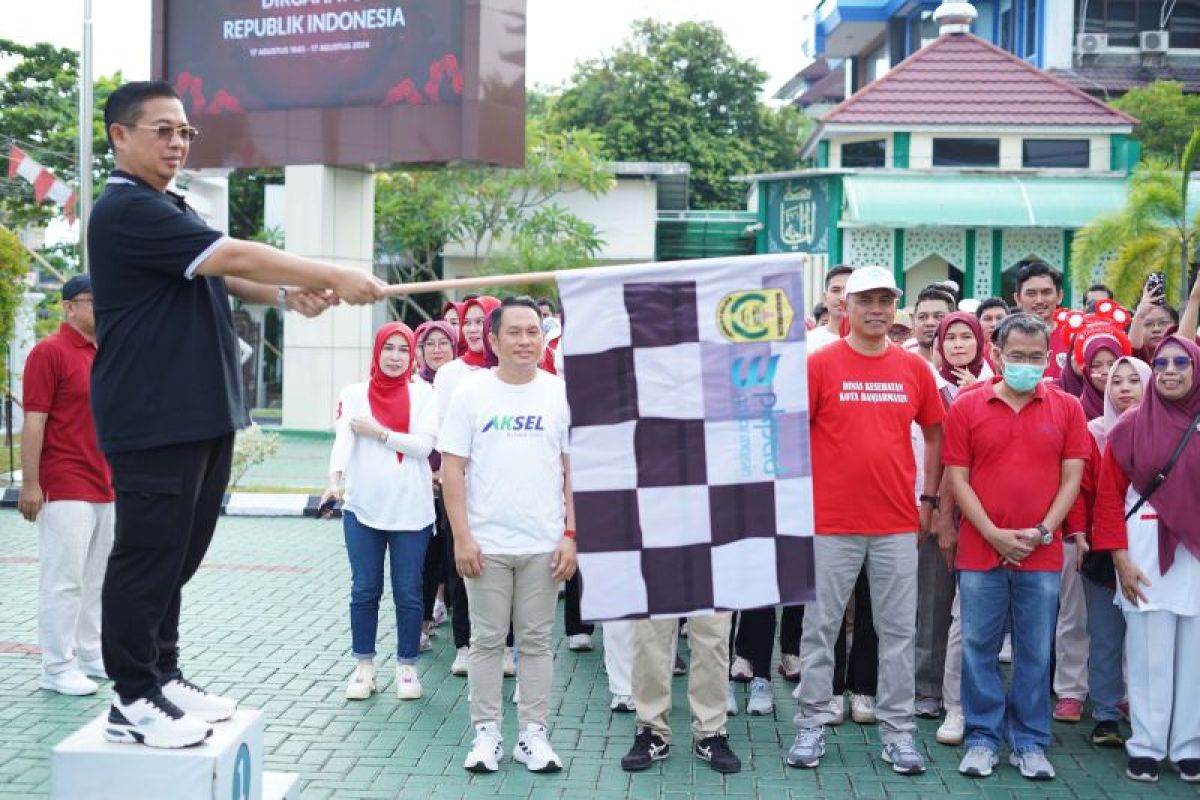 Pemkot Banjarmasin bersama Bank Kalsel gelar semarak jalan santai HUT RI Ke-79