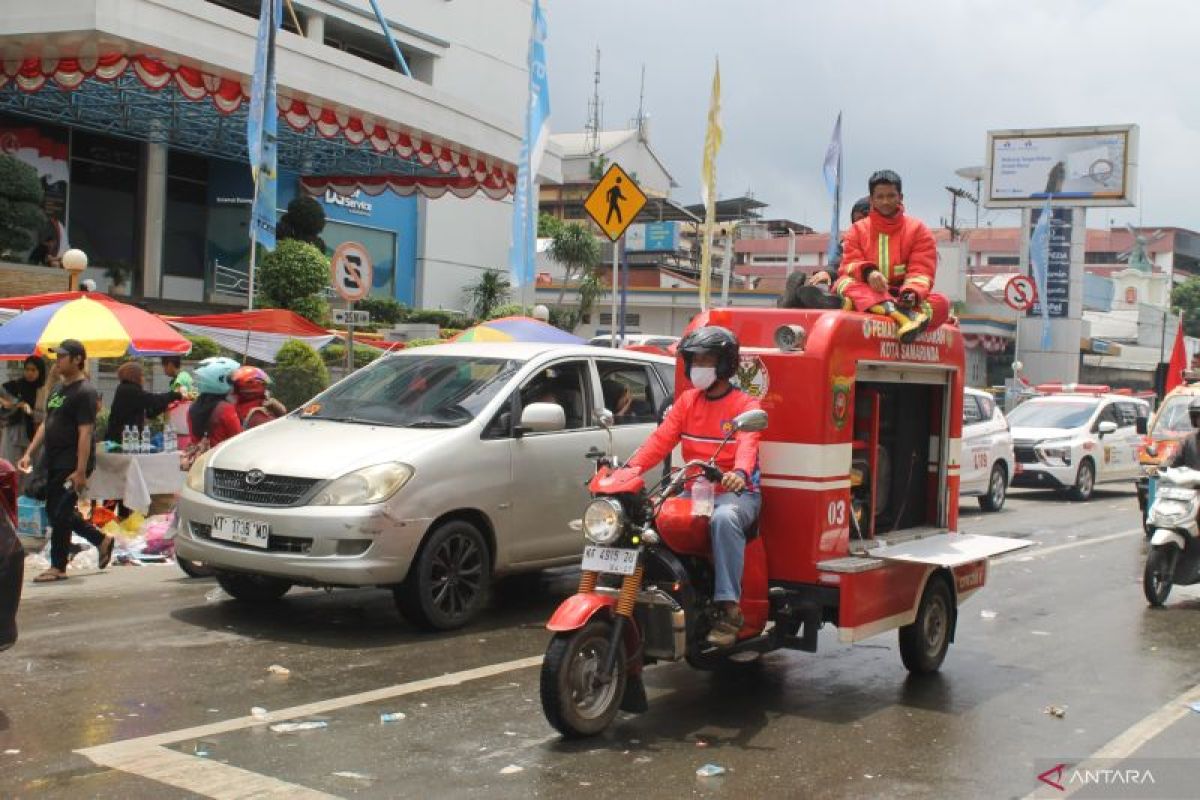 Disdamkar Samarinda bina warga tingkat RT  antisipasi darurat kebakaran