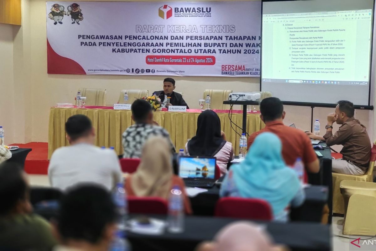 Bawaslu rapat kerja teknis pengawasan pendaftaran pasangan bakal calon