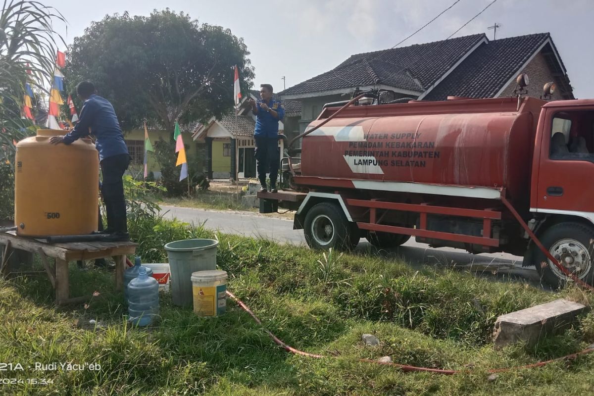 Pemkab Lampung Selatan komitmen terus salurkan air bersih ke warga kekeringan