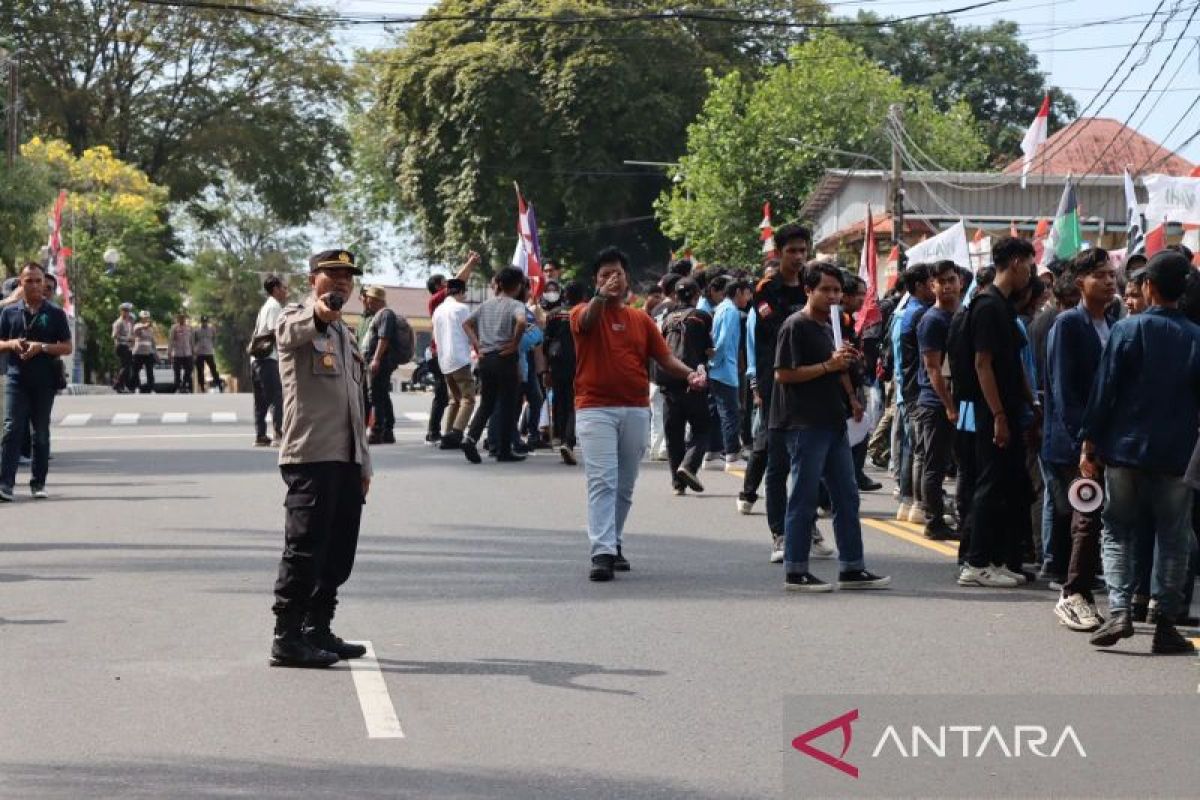 Ratusan personel Polresta Pangkalpinang amankan aksi kawal putusan MK di titik nol kilometer