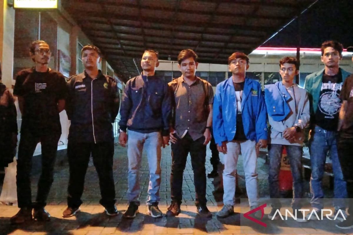 Polisi bebaskan mahasiswa demo RUU Pilkada di DPRA