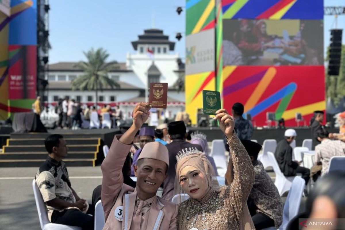 Pemprov Jabar gelar nikah massal gratis bagi 37 pasangan di pada rangkaian kegiatan WJF 2024