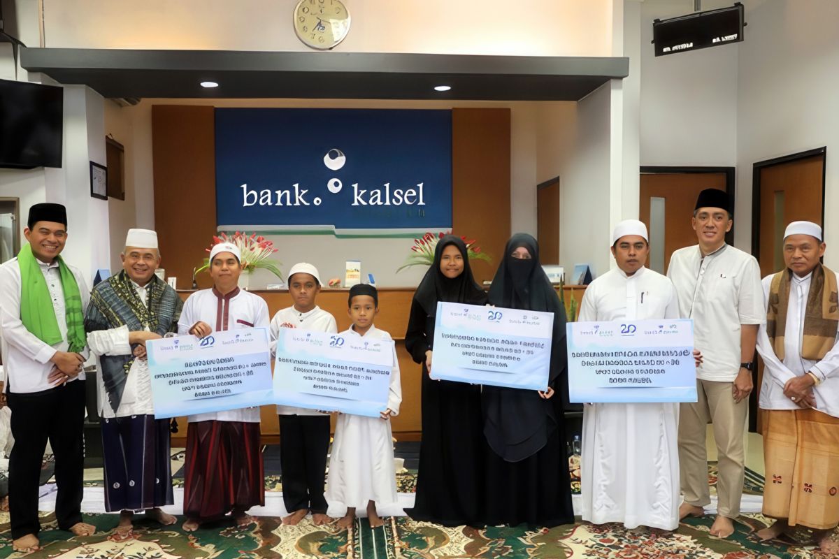 Bank Kalsel santuni 557 anak panti asuhan pada 31 LKSA di Banjarmasin