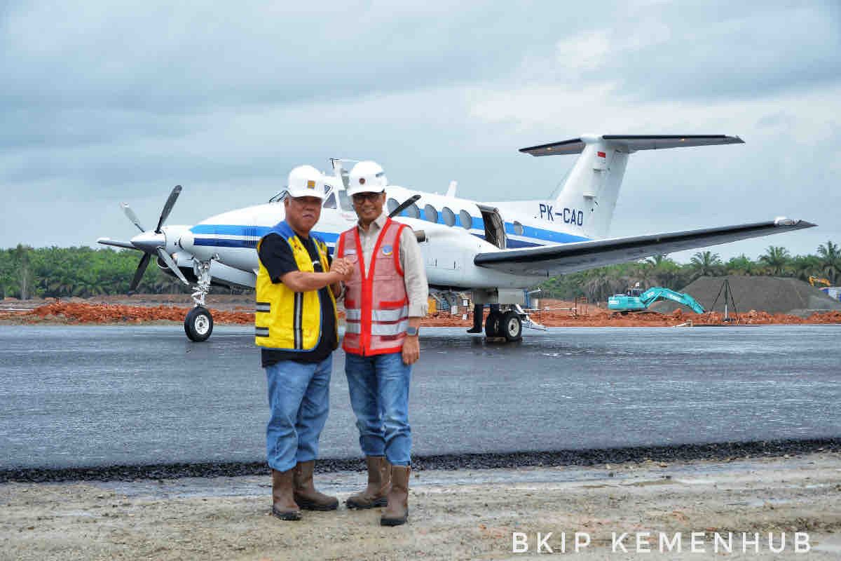 Menhub Budi sebut uji coba landasan pacu Bandara IKN berjalan lancar