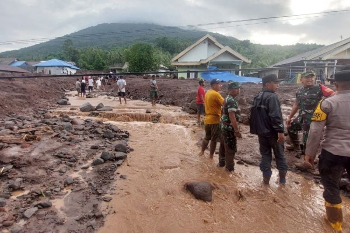 Polda Malut kerahkan 150 personel bantu selamatkan korban banjir Ternate