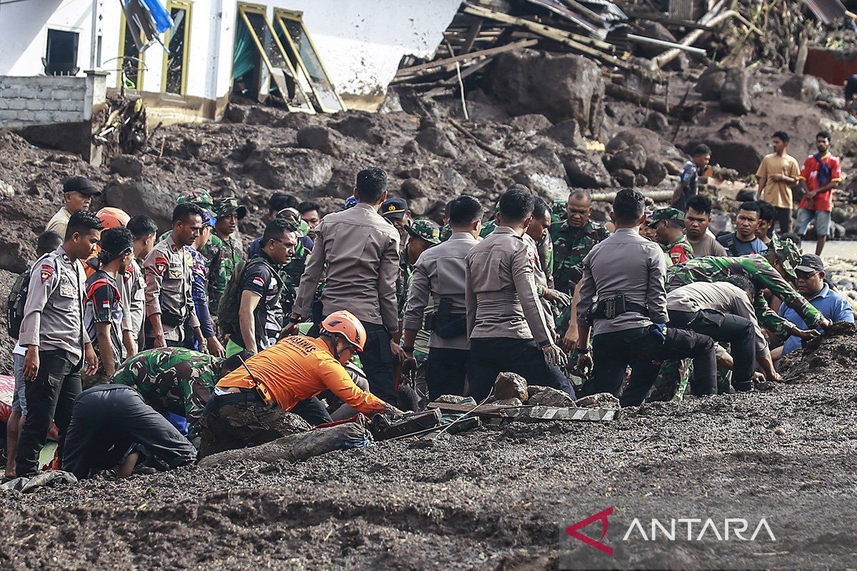 Polda Malut kerahkan 150 personel selamatkan korban banjir Ternate