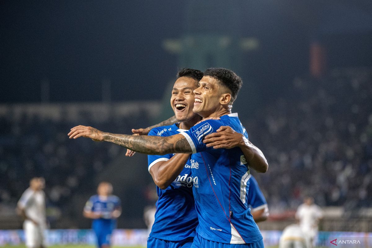 Persib Bandung harus puas main imbang 1-1 lawan Semen Padang